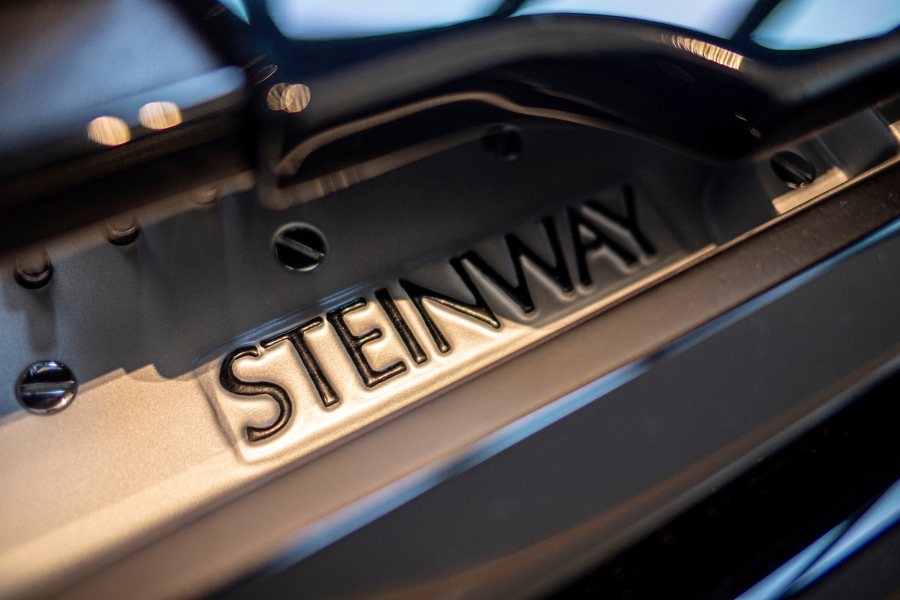Piano cổ điẻn Steinway