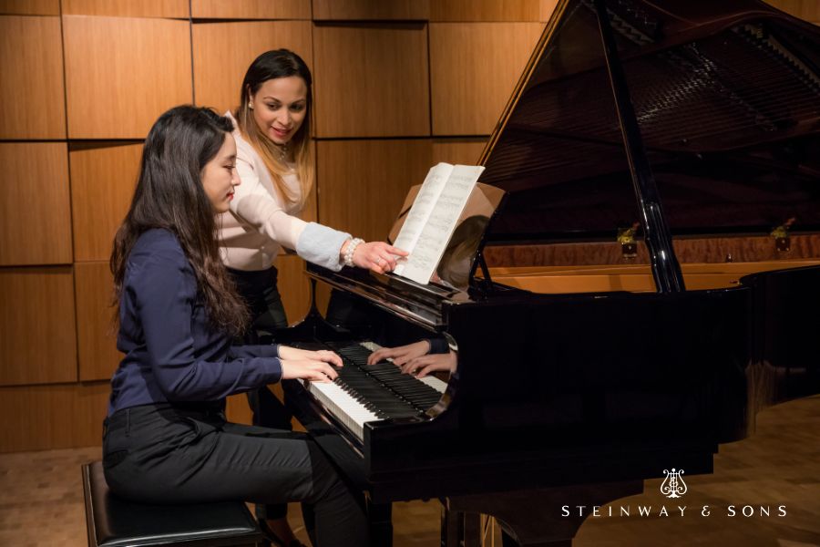 Tập tư thế ngồi đàn piano đúng